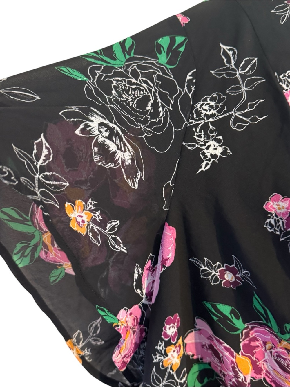 TORRID Black Floral Crop Top w/ Beautiful Pink & Green Blooms PLUS: 4X    #A - Picture 5 of 10